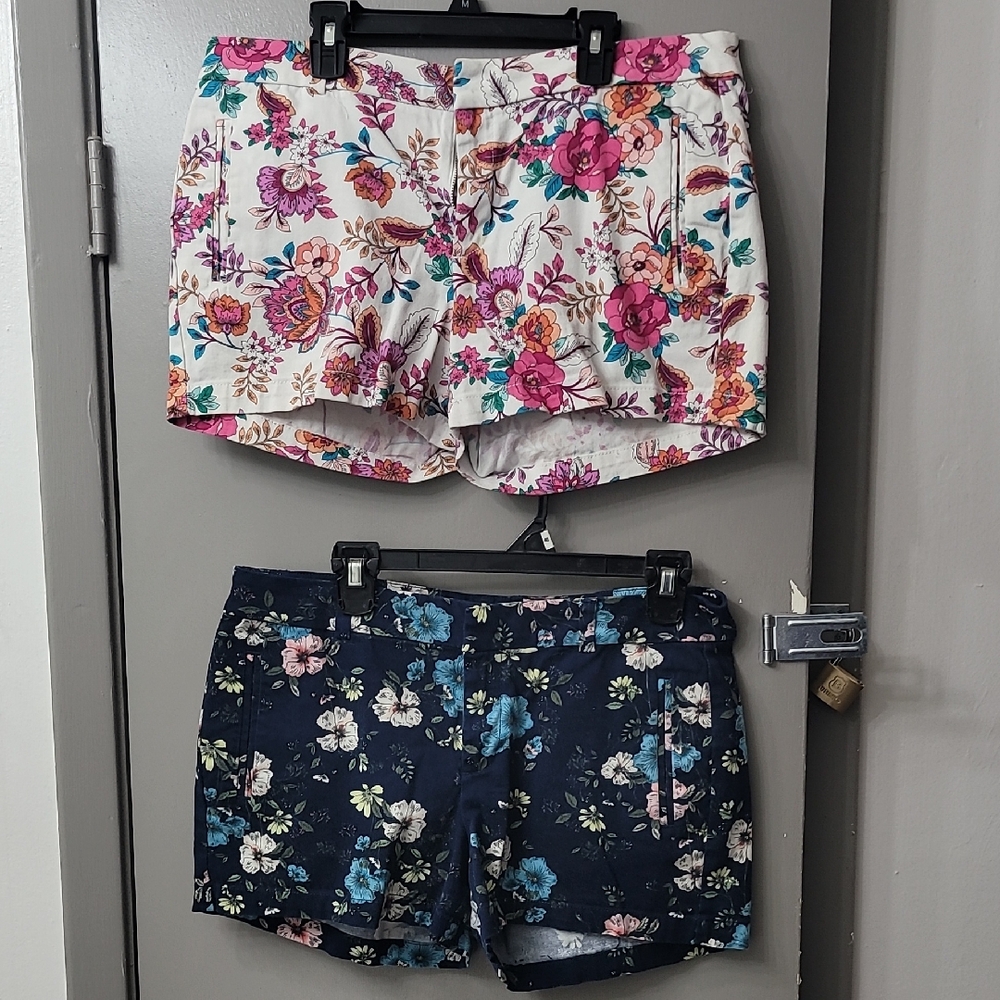 a.n.a Women's Floral Shorts - Multicolor and Navy